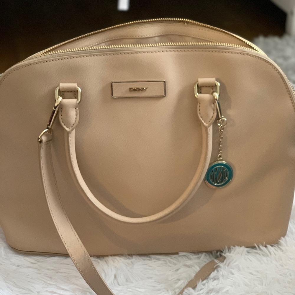 Dkny handbag in a beige color